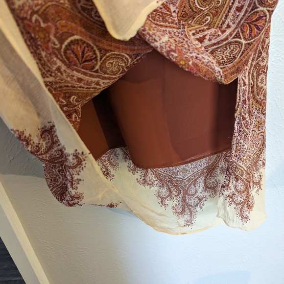 Beautiful silk skirt - Picture 3 of 5